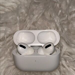 Apple Pro version 1 A2084 Wireless Earbud Headphones - White